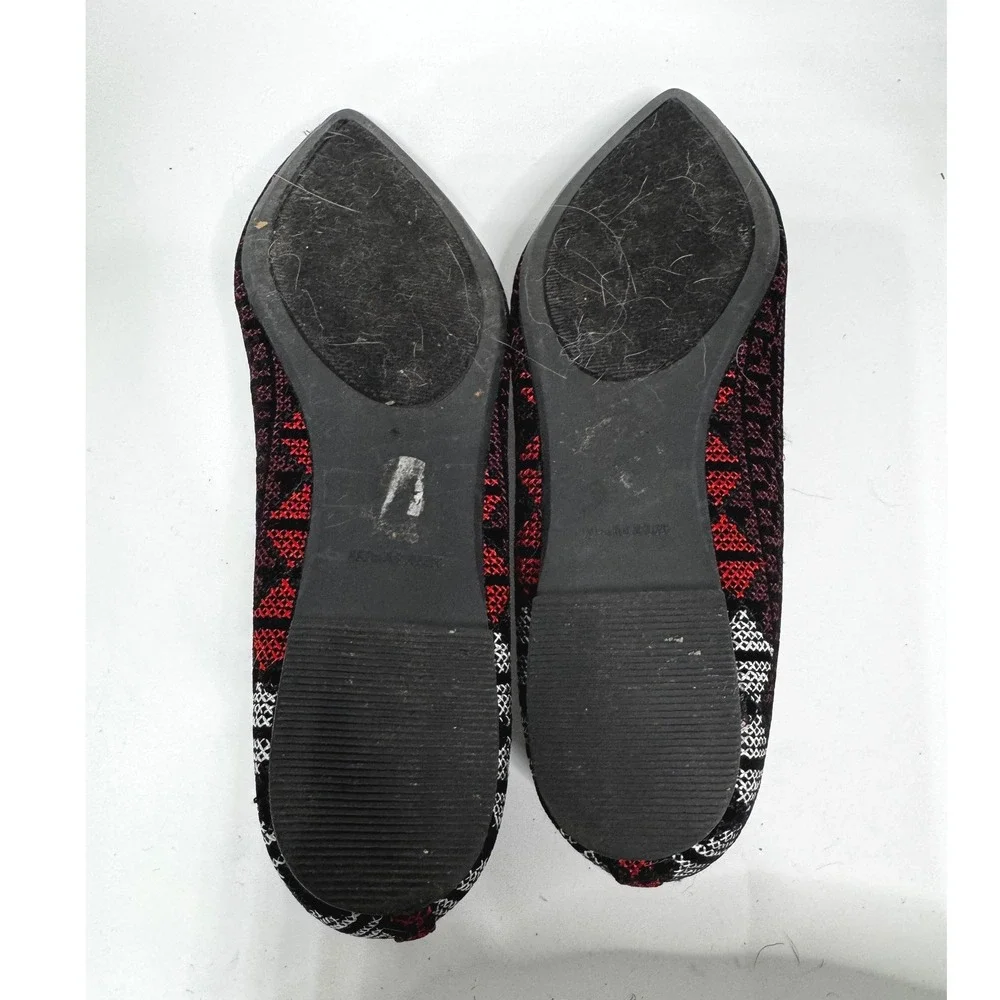 Rampage Womens Pointed Toe Flats‎ Woven Geometric Tapestry Black Gold Red Multi